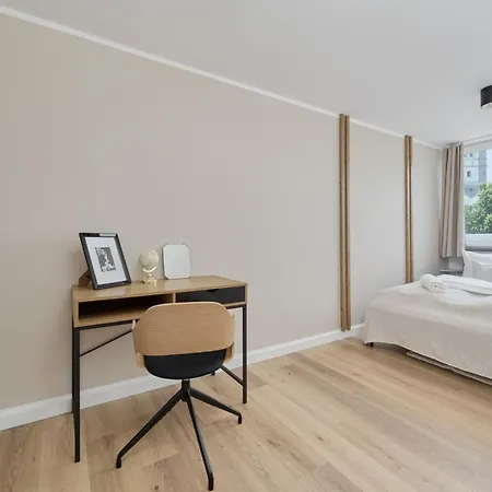 Bright & Stylish Gajowicka With Balcony By Renters 아파트